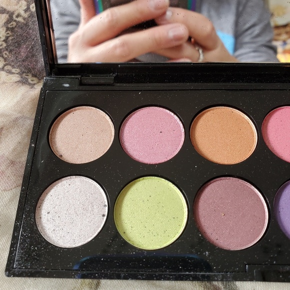 Urban outfitters cosmic garden eye shadow palette - Picture 4 of 7
